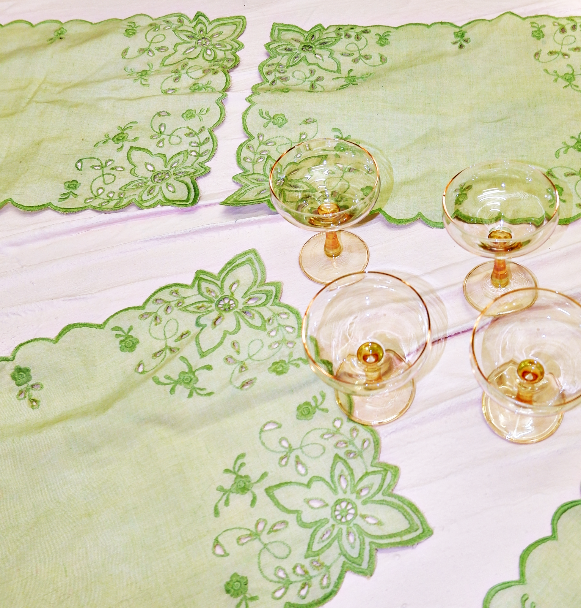 GREEN LACE PLACEMATS